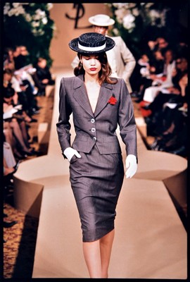 Lot 93 - Fashion.