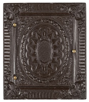 Lot 469 - Leaves in oval with rose corners.