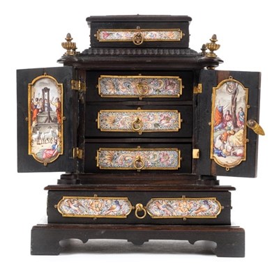 Lot 40 - Table Cabinet.