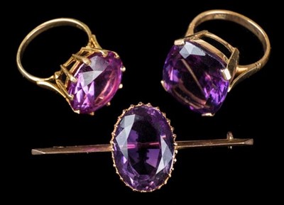 Lot 93 - Rings.