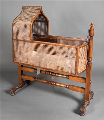 Lot 206 - Cradle.
