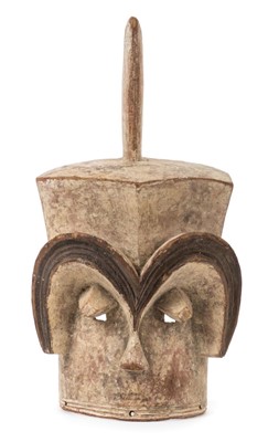 Lot 141 - Mask.