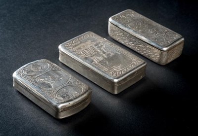 Lot 126 - Snuff Box.