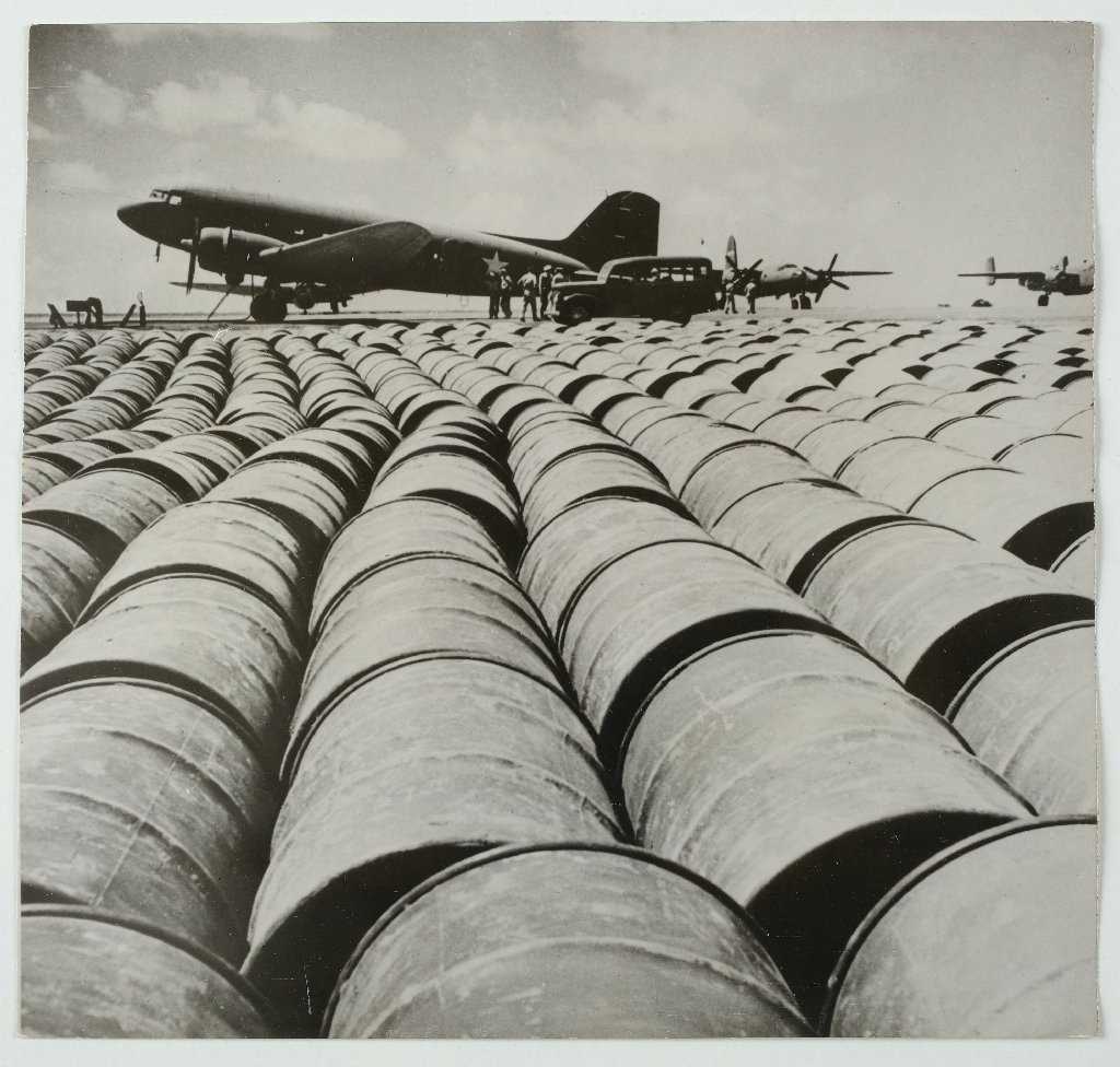 Lot 639 - Douglas C-47 Skytrain, R4D (US), Douglas