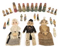 Lot 592 - Dolls.