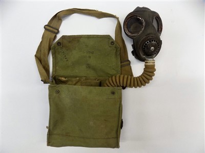 Lot 847 - WWII Gasmask.