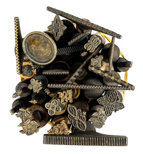 Lot 24 - Decorative finishing tools.