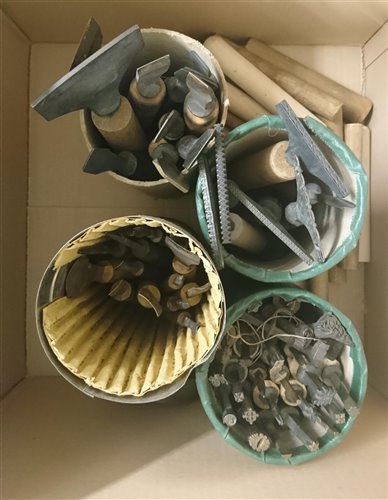 Lot 16 - Pallets and finishing tools.