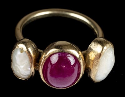 Lot 19 - Ring. A 9ct gold ring