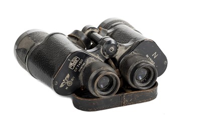Lot 198 - Third Reich. A pair of WWII Kriegsmarine binoculars by Zeiss