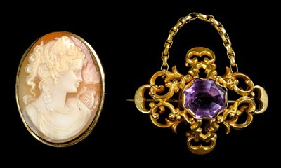 Lot 10 - Brooch. A Victorian gold brooch
