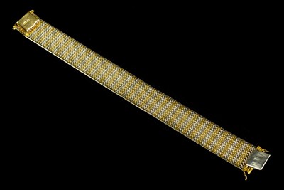 Lot 6 - Bracelet. An 18ct gold ladies bracelet