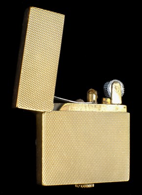 Lot 14 - Lighter. An Art Deco 9ct gold ladies cigarette lighter by Saunders, Shepherd & Co Ltd