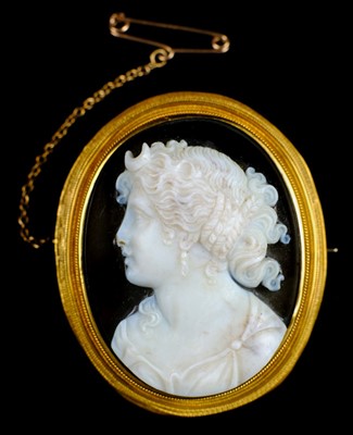 Lot 8 - Brooch. A Victorian cameo brooch circa 1850