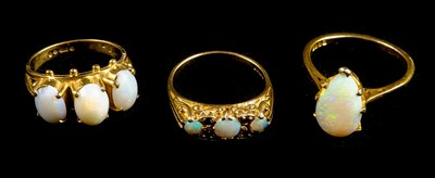 Lot 25 - Rings. An 18ct gold ring