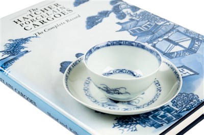 Lot 85 - Nanking Cargo. An 18th century Chinese bowl and saucer