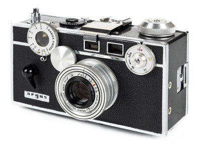 Lot 301 - Argus, Praktica & Yashica 35mm film cameras and lenses