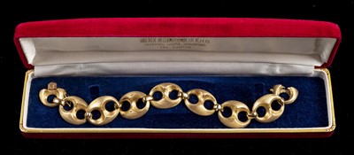 Lot 4 - Bracelet. A Continental 14K gold bracelet