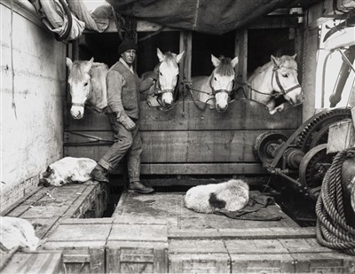 Lot 177 - Antarctica. Ponting (Herbert George). Six photographs of the British Antarctic Expedition 1910-13