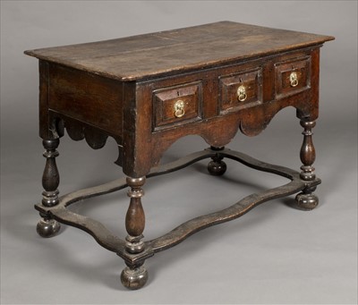 Lot 139 - Table. An early 18th century oak side table