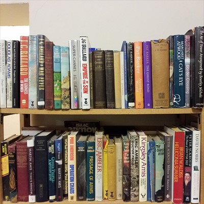 Lot 256 - Fiction. A large collection of modern fiction