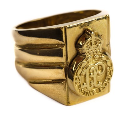 Lot 206 - Palestine Police. A 1940s 18ct gold Palestine Police ring