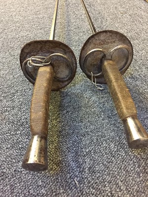 Lot 11 - Swords. A collection of fencing foils