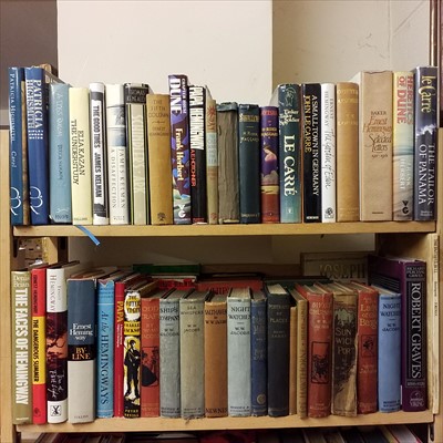 Lot 376 - Modern Fiction. A large collection of modern fiction