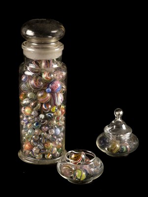 Lot 128 - Marbles. A large collection of Victorian and later glass marbles