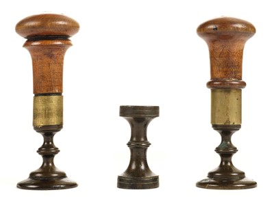 Lot 105 - Desk Seal.  Victorian Loyal Orange Lodge desk seals