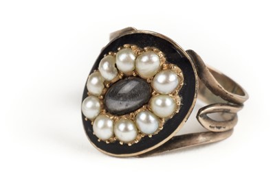 Lot 205 - Mourning ring. A George III mourning ring - General Henry Edward Fox, 1811