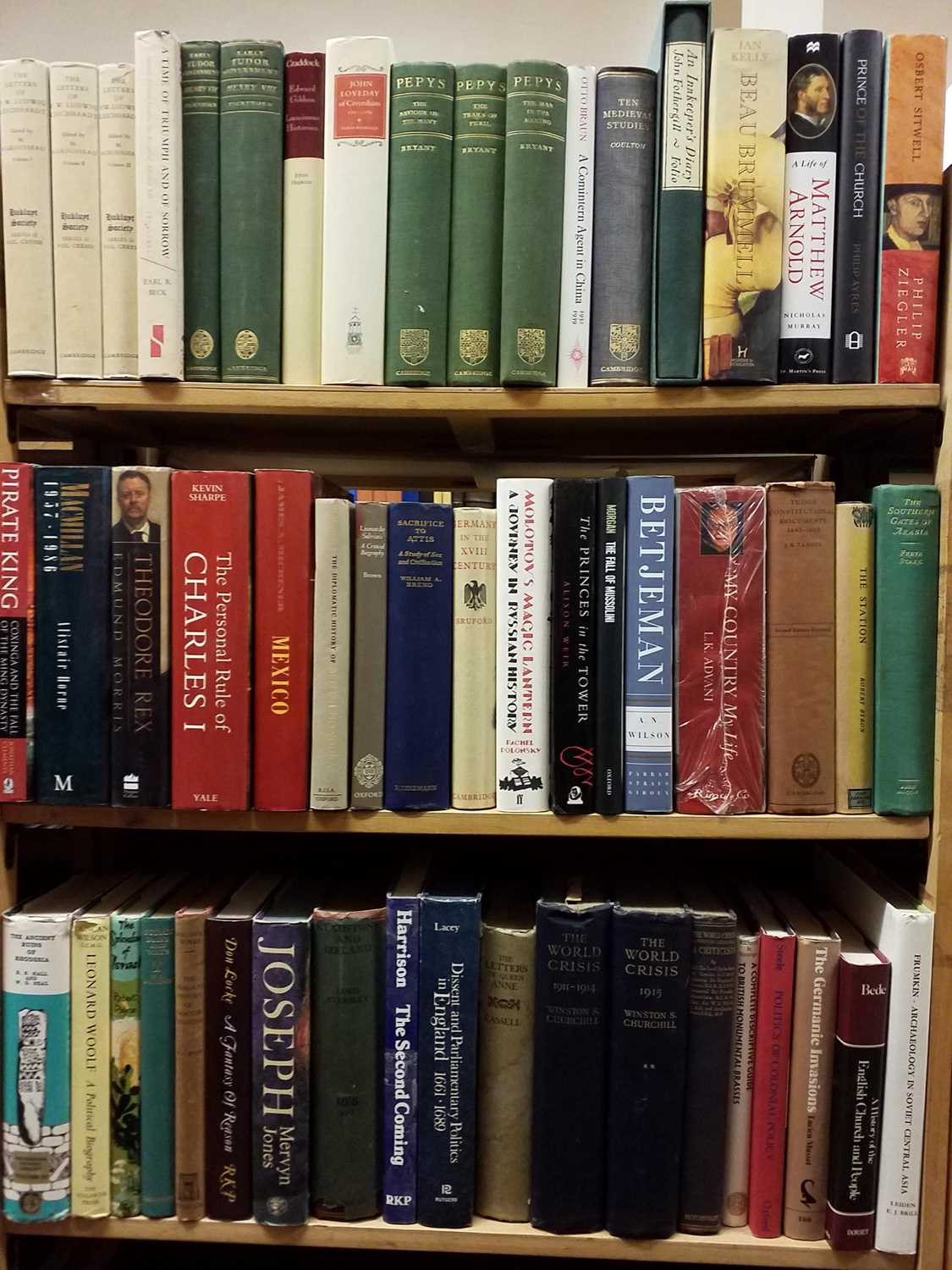 Lot 355 - History. A large collection of modern history reference