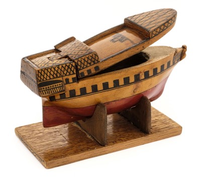 Lot 155 - Snuff box. A Napoleonic period wooden prison ship snuff box