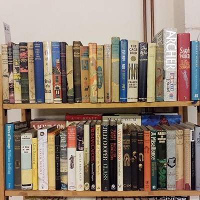 Lot 345 - Modern Fiction. A large collection of modern fiction