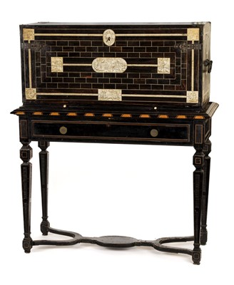 Lot 333 - Cabinet. A fine early 19th century Italian cabinet on stand