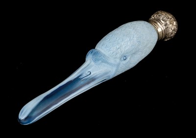 Lot 149 - Scent Bottle. A Thomas Webb and Sons cameo glass swan's head scent bottle, c.1880