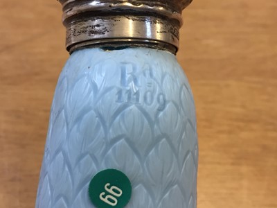 Lot 149 - Scent Bottle. A Thomas Webb and Sons cameo glass swan's head scent bottle, c.1880