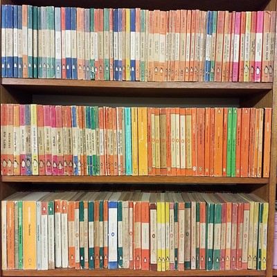 Lot 750 - Paperbacks. A large collection of approximately 1100 Penguin, Pelican & Puffin paperbacks