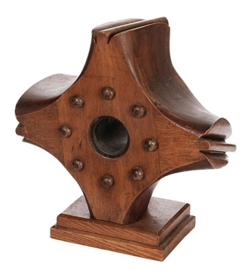 Lot 591 - Propeller. An inter-war Airco DH4 propeller boss