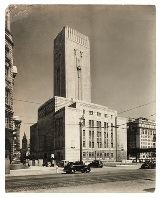 Lot 33 - Bale (Stewart, 1889-1994). A group of 12 photographs of architectural and shipping interest