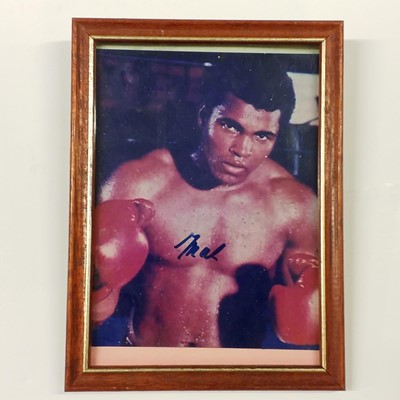 Lot 161 - Boxing. A small collection of boxing memorabilia