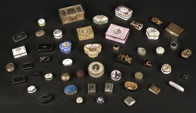 Lot 134 - Trinket Boxes. Swiss silver and enamel box, snuff boxes and other items