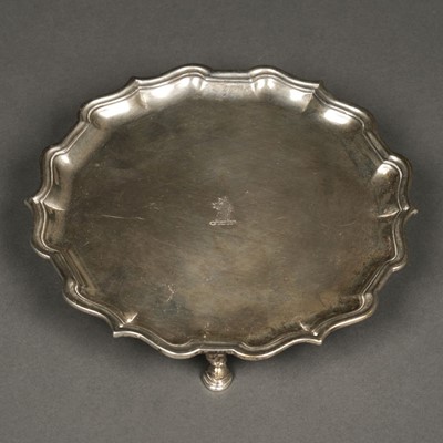 Lot 40 - Salver. George II silver salver / card tray by  Robert Abercromy, London 1734