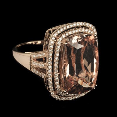 Lot 82 - Ring. Morganite ring set in rose gold stamped '18K'