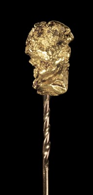 Lot 72 - Stick Pin. Gold Nugget stick pin