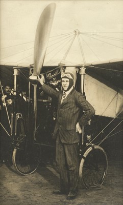 Lot 97 - Pioneer Aviation. Captain Vivian Hewitt (1888-1965)