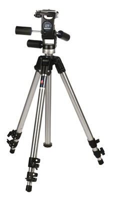 Lot 230 - Manfrotto #144 Professional Tripod with 029 Pan/Tilt Head plus Photax Lighting Kit