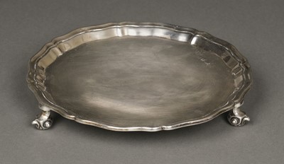 Lot 28 - Silver salver, 1905
