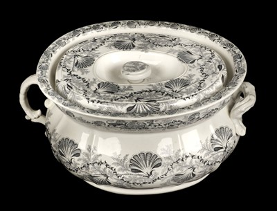 Lot 117 - Chamber Pot. Victorian pottery chamber pot and cover