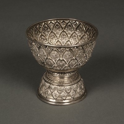 Lot 309 - Silver Bowl. A 19th-century Indian silver pedestal bowl